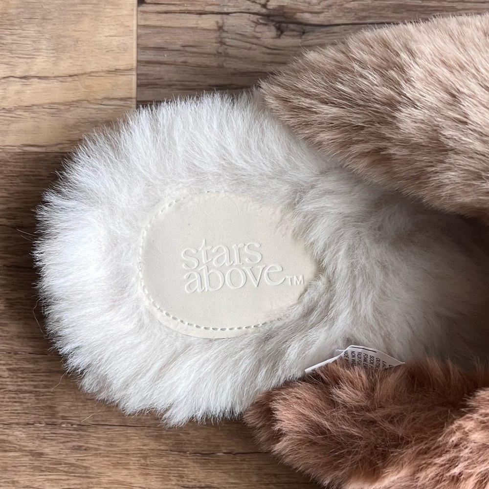 Fuzzy slippers - Picture 2 of 3